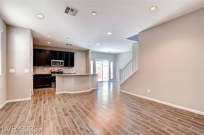4 bed, 3.0 bath, 2042 sqft, $2,595 — Photo 4