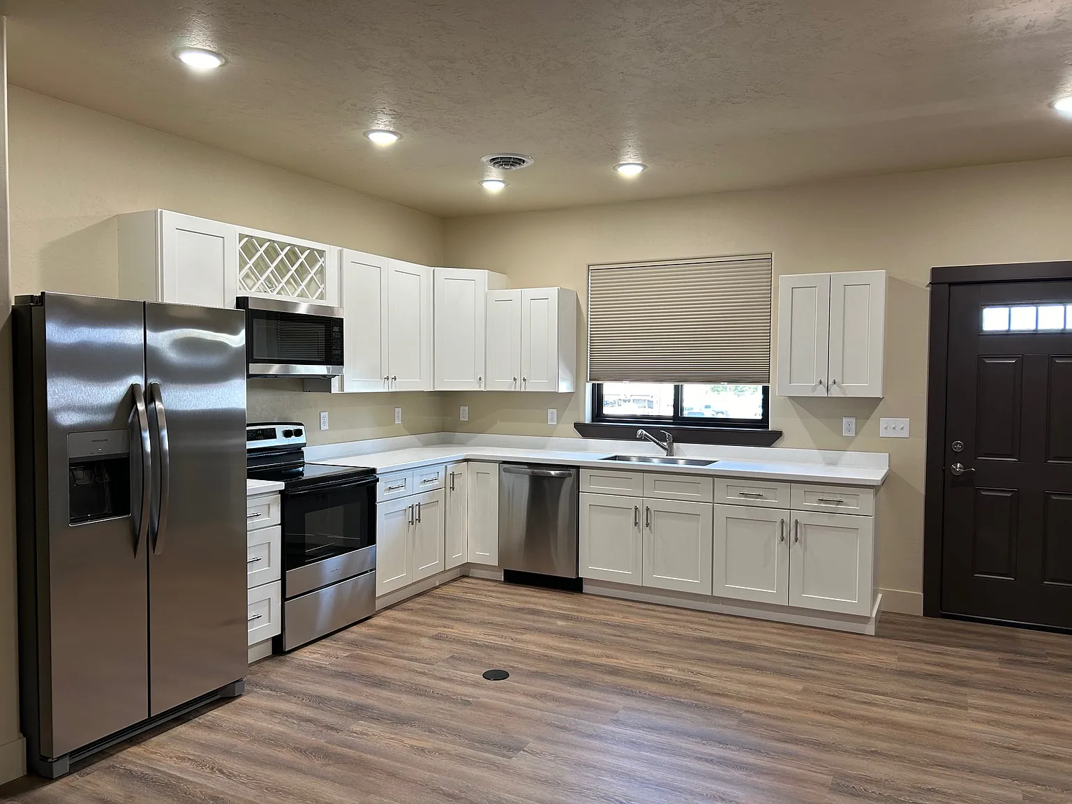 2 bed, 1302 sqft, $1,690 — Photo 1