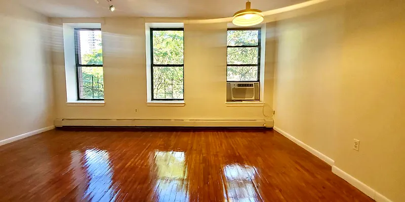 Rented by R New York | media 10