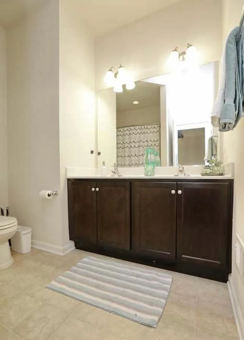 4 bed, 2557 sqft, $900 — Photo 4