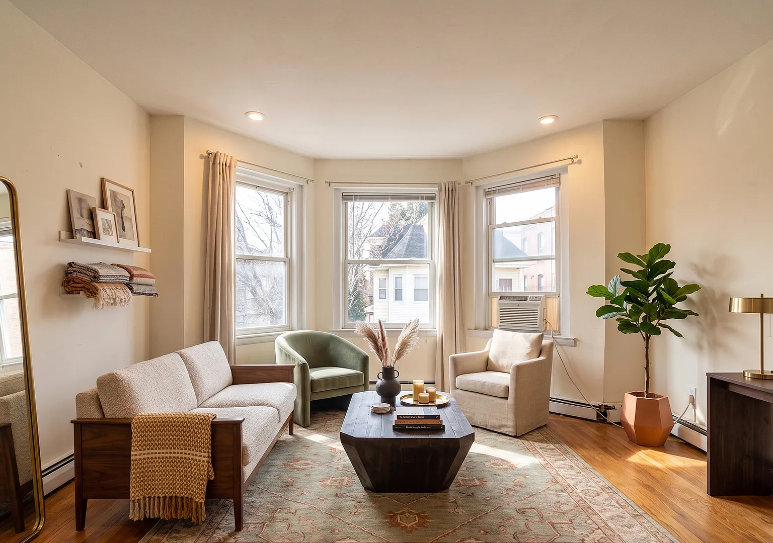 9/1 Spacious 4BR/1BA near Packard's Corner — Photo 1