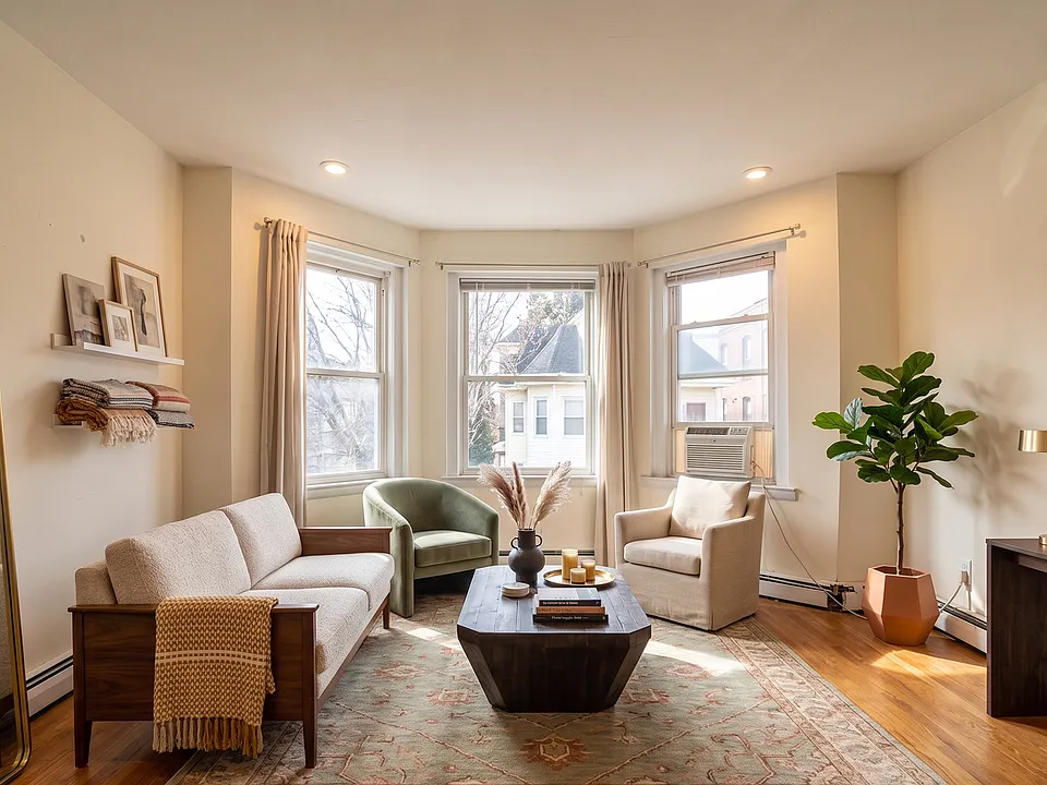 25 Chester St #204