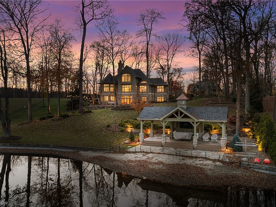 1st image of 954 Blossom Dr