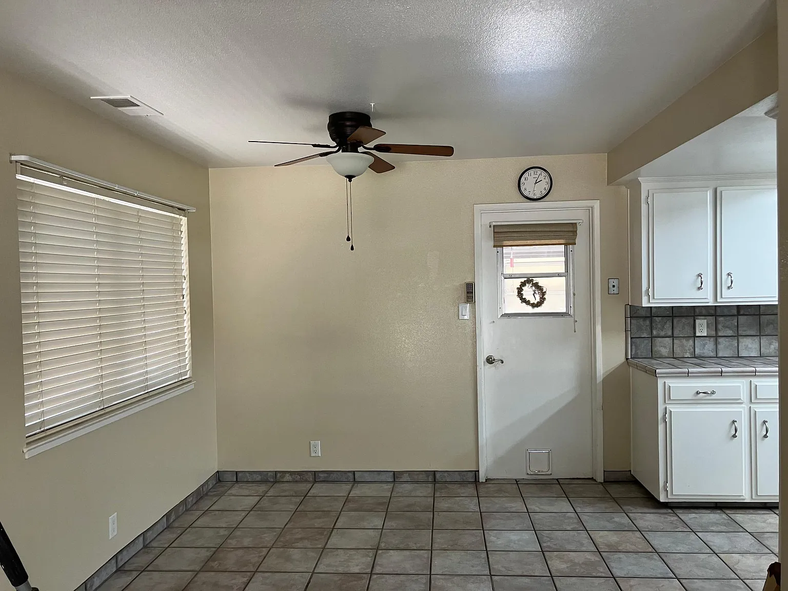 3 bed, 1300 sqft, $2,650 — Photo 2