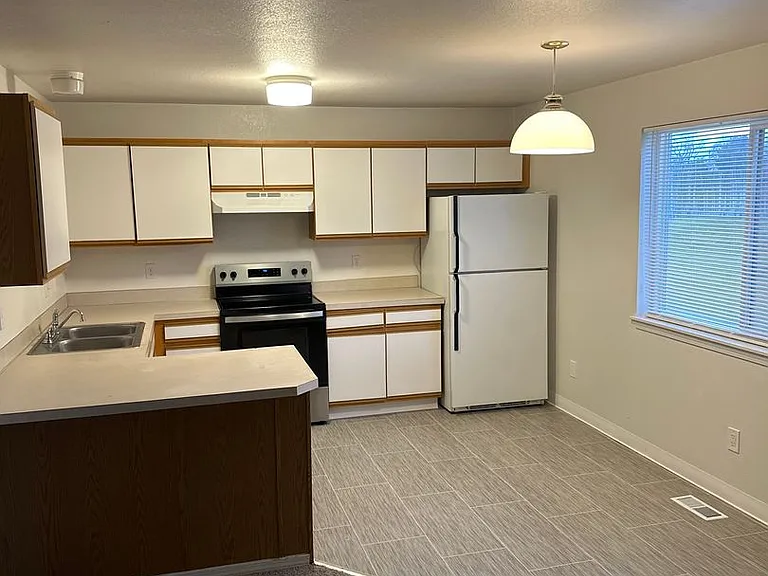 4689 W Pasadena Ln — Photo 2