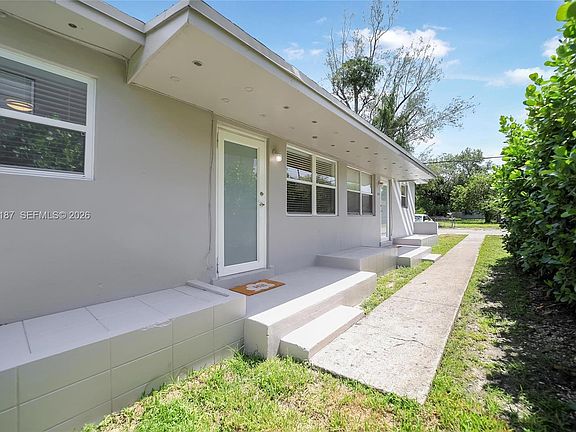 4th image of 6210 SW 59th Pl