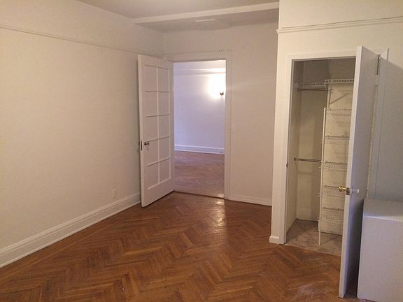 3rd image of 225 W 71st St APT 32