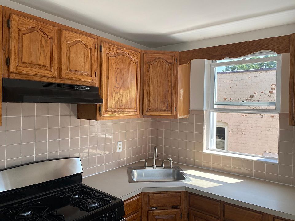 1st image of 2976 Milton Pl Floor 2