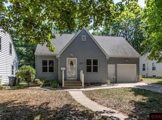 929 Baker Ave, Mankato, MN 56001