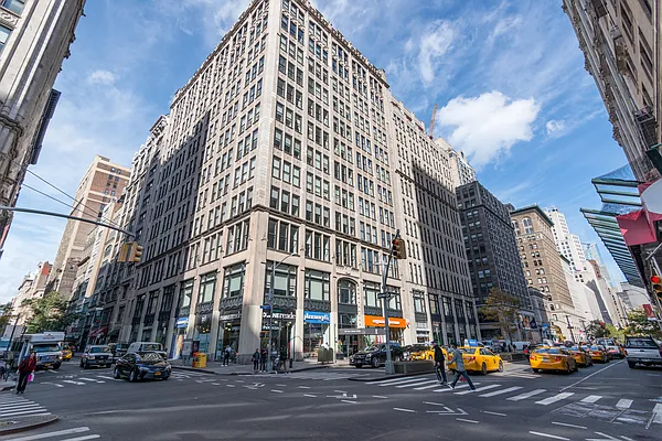 Rented by Transco | media 5