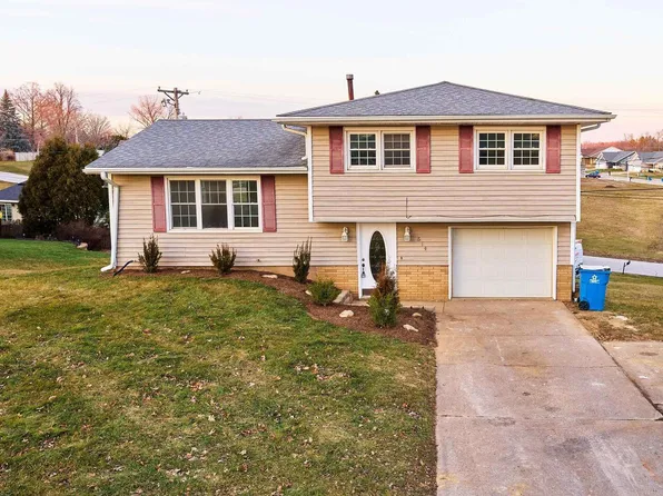 514 E 21st Ave, Coal Valley, IL 61240