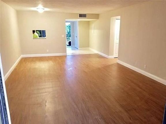 3rd image of 2828 Tennis Club Dr APT 404
