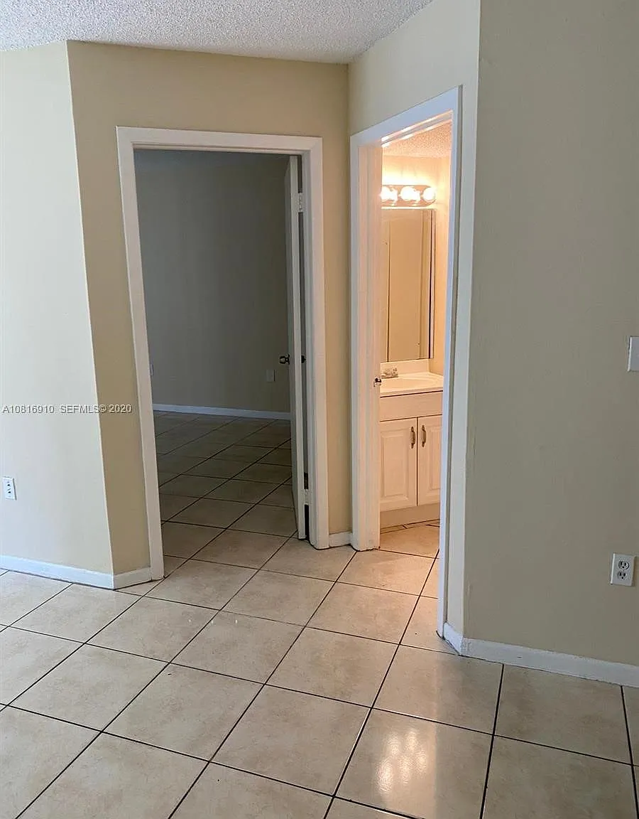 3 bed, 1200 sqft, $1,850 — Photo 2