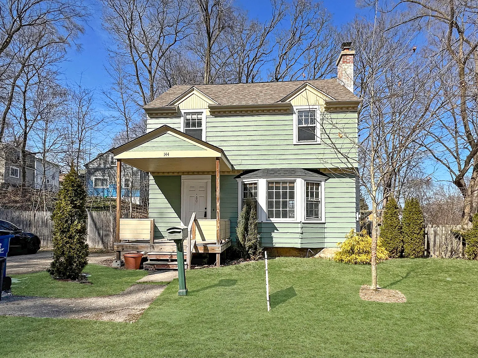 144 W Alcott St photo 1