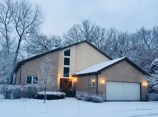 11 Abbotsford Dr, Lincolnshire, IL