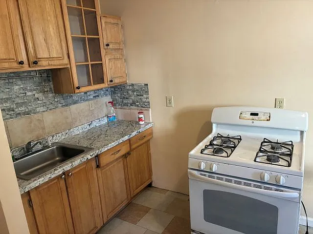 3 bed, $1,995 — Photo 2