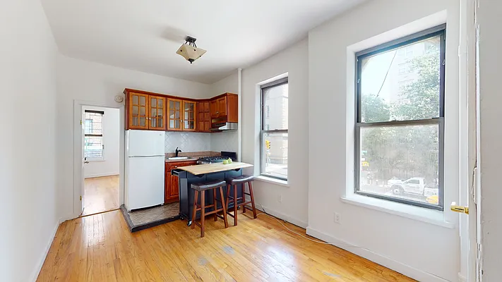 Rented by Bond New York | media 23