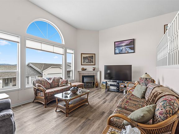 3rd image of 2022 Pacific Way #32