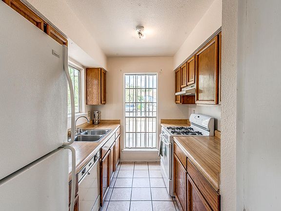 5th image of 10743 Chert St