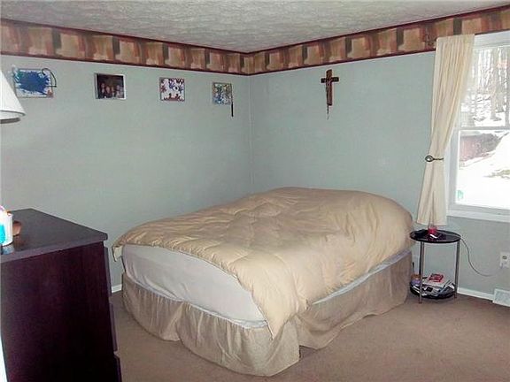 4th image of 264 Peakview Dr
