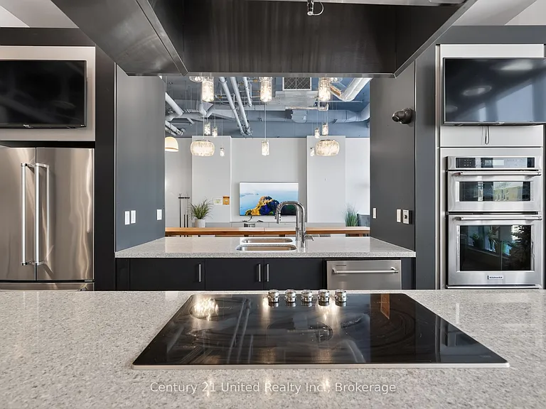 100 Bond St E #422 — Photo 14