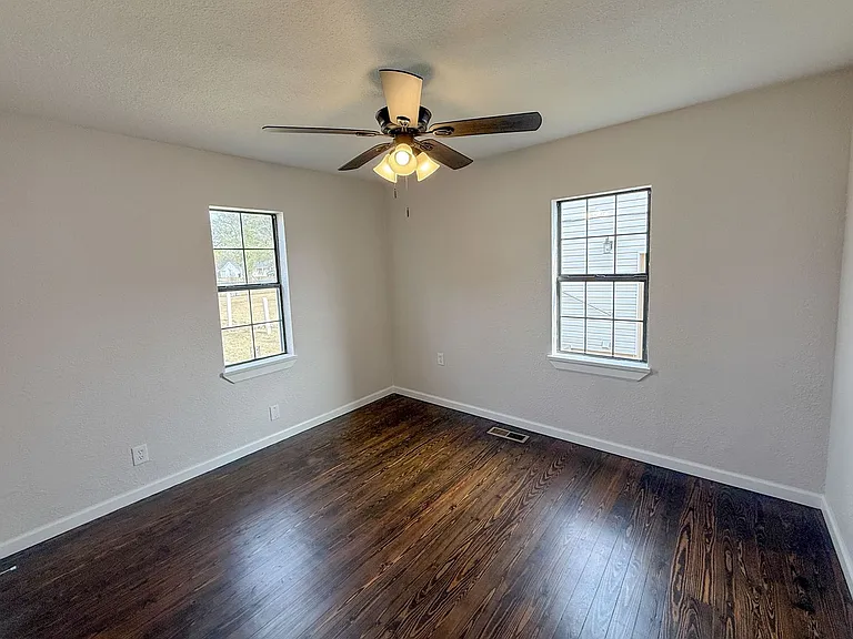 203 W Dale St — Photo 16