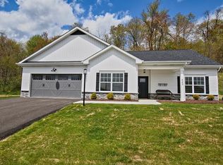 640 Cedar Ridge Dr, Vandergrift, PA 15690