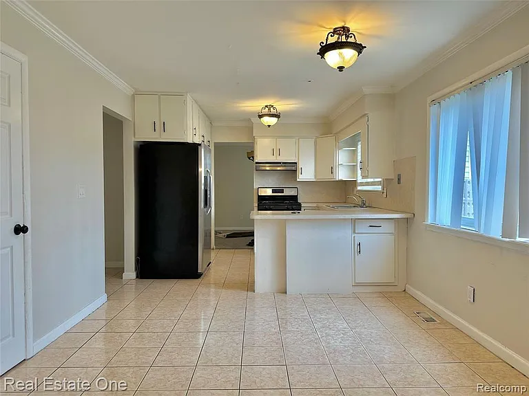 26950 Rochelle St — Photo 5
