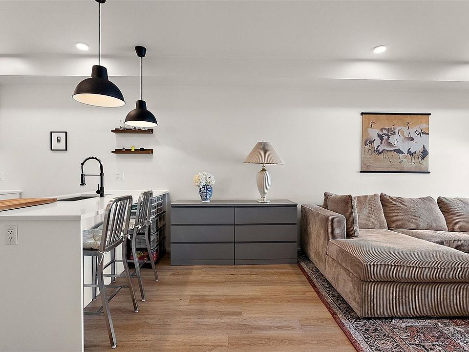1st image of 2348 Beacon Ave #203