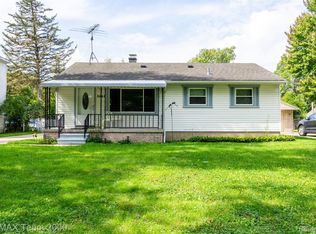 9642 Holland Rd, Taylor, MI 48180