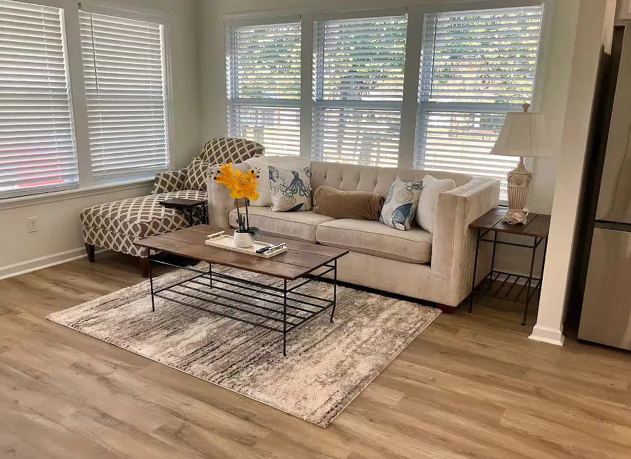 4 bed, 3.5 bath, 1340 sqft, $4,000 — Photo 3