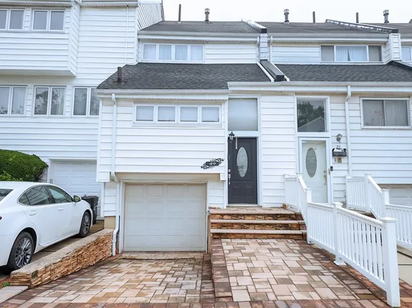 49 Dover Grn, Staten Island, NY 10312