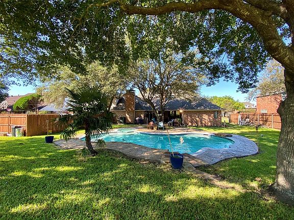 2nd image of 220 Suntide Dr