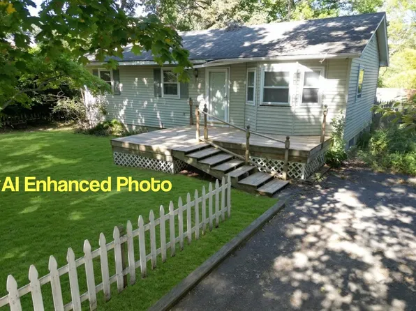 https://photos.zillowstatic.com/fp/3c35e04ef1017d92c633ca06ceb63dfc-p_e.webp