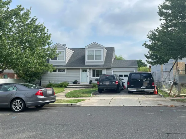 3 Fairview Ave, Secaucus, NJ 07094