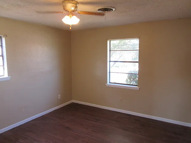 5333 Benbrook St — Photo 11