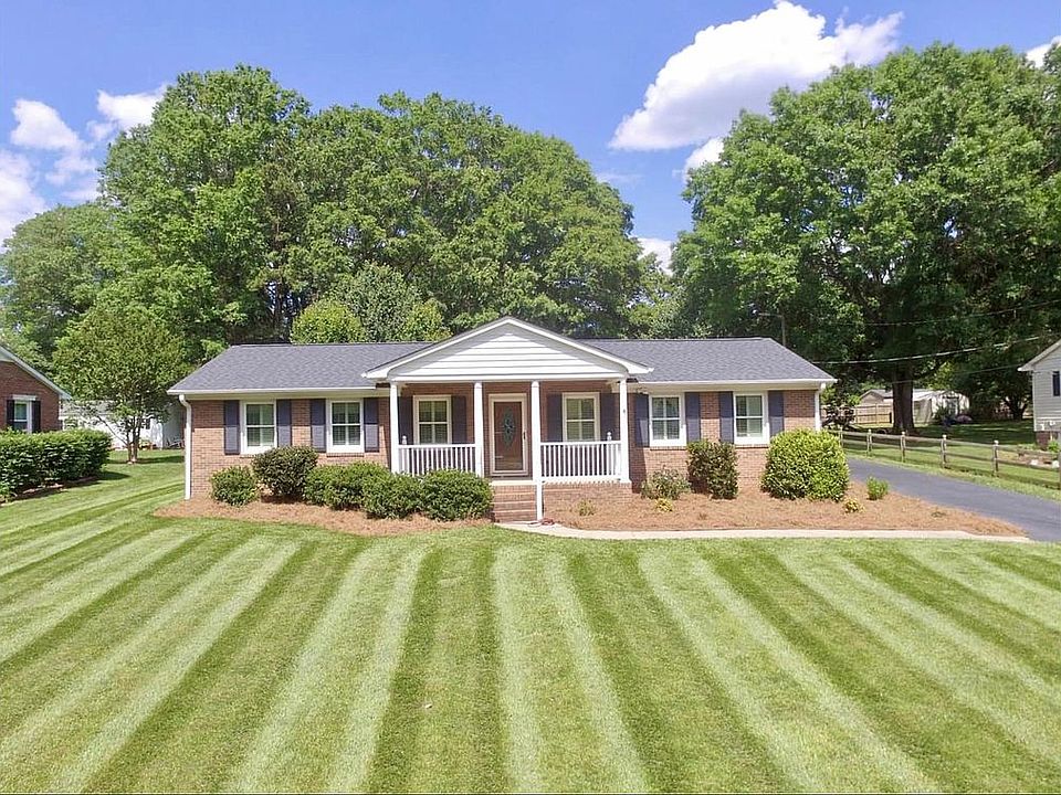 1st image of 708 Branchwood Dr
