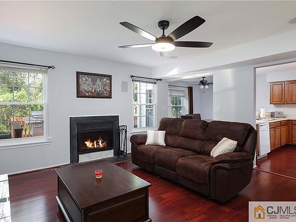 3rd image of 223 Haworth Pl