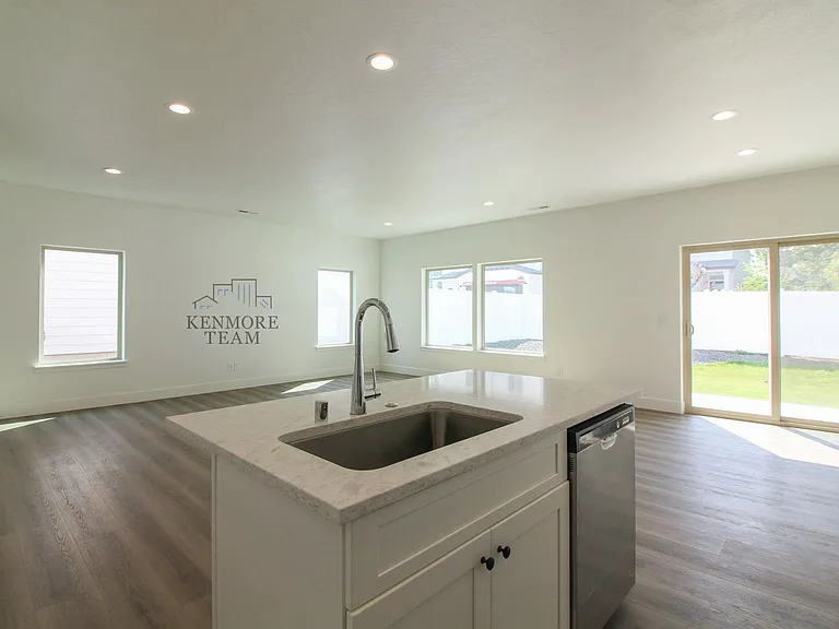1030 S Underwood Pl #120 — Photo 7