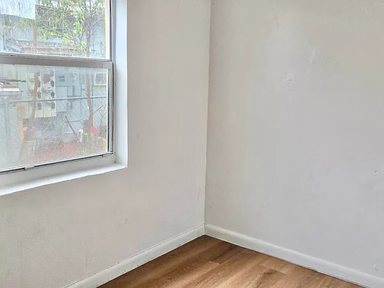 2325 Johnson St — Photo 13