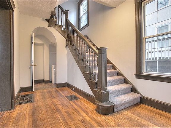 3rd image of 3416 Beaumont Pl