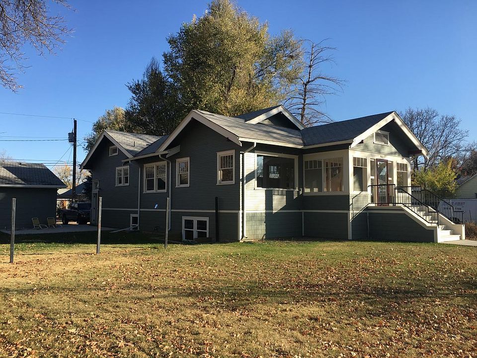 Side view of the house and yard.
