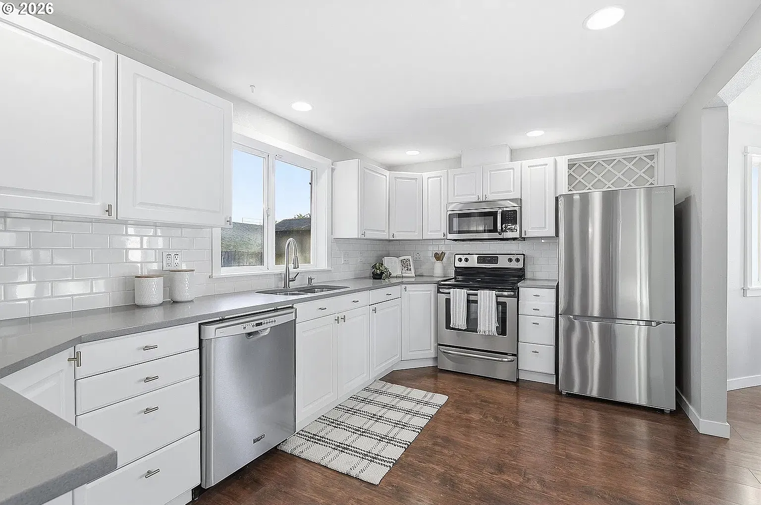 4 bed, 2.5 bath, 2006 sqft, $3,100 — Photo 3