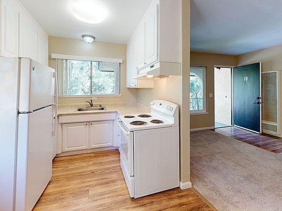 4th image of 1669 Catalina Ct #19