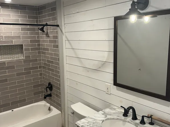 410 Elm St #1, Southbridge, MA 01550
