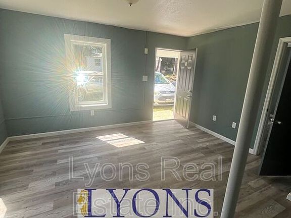 3rd image of 917 Pineknot Rd Unit 1