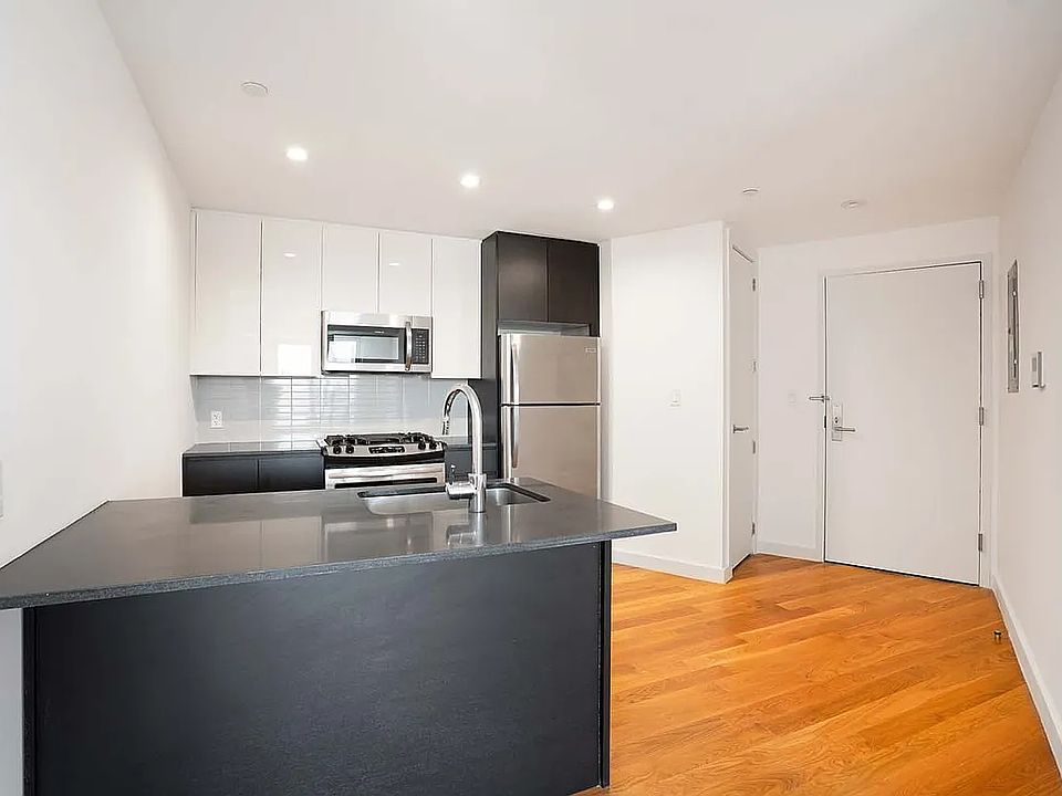 1st image of 31-43 Vernon Blvd #707