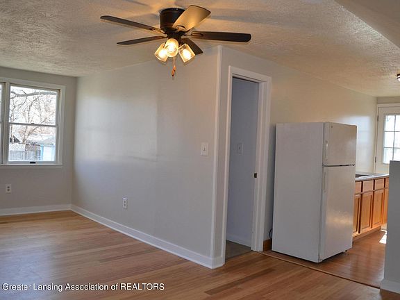 4th image of 1028 Bement St