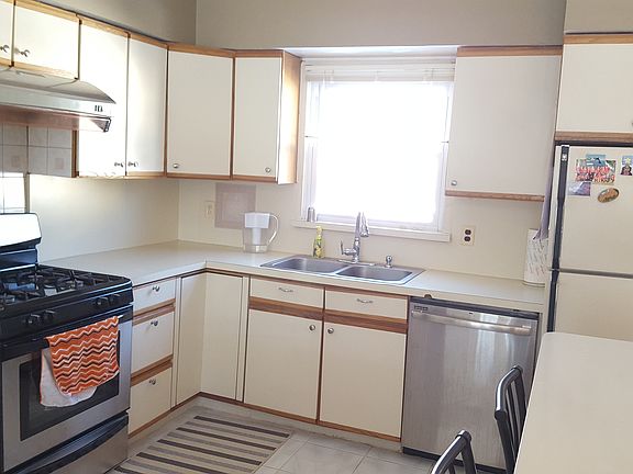 5th image of 40 Quaker Ln