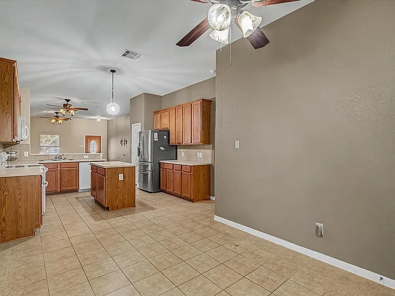 630 W Newport Bnd — Photo 15